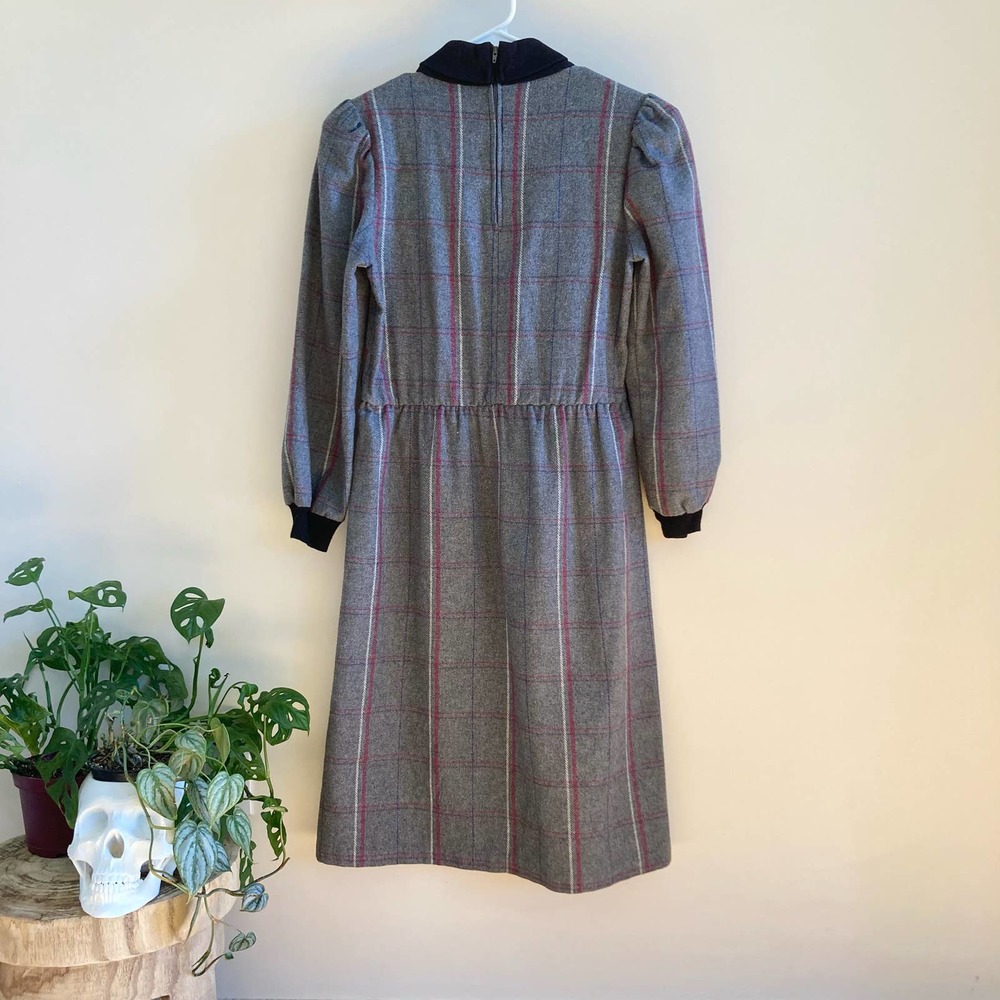 VTG Gray Red White Wool Plaid Dress with Black Buttons and Collar